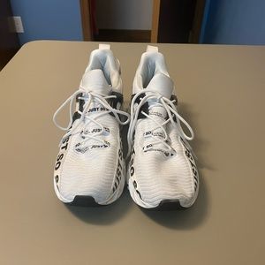 Just SoSo white/black tennis shoes